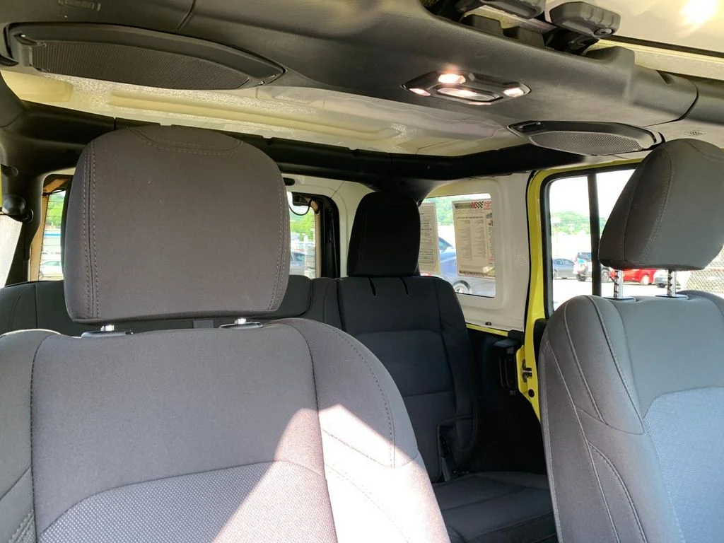 Used 2022  Jeep Unlimited Willys image 19