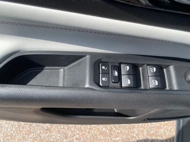 Used 2025 White Jeep Limited image 13