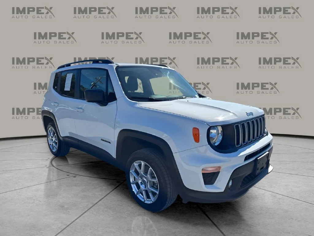 Used 2022 White Jeep Latitude image 7