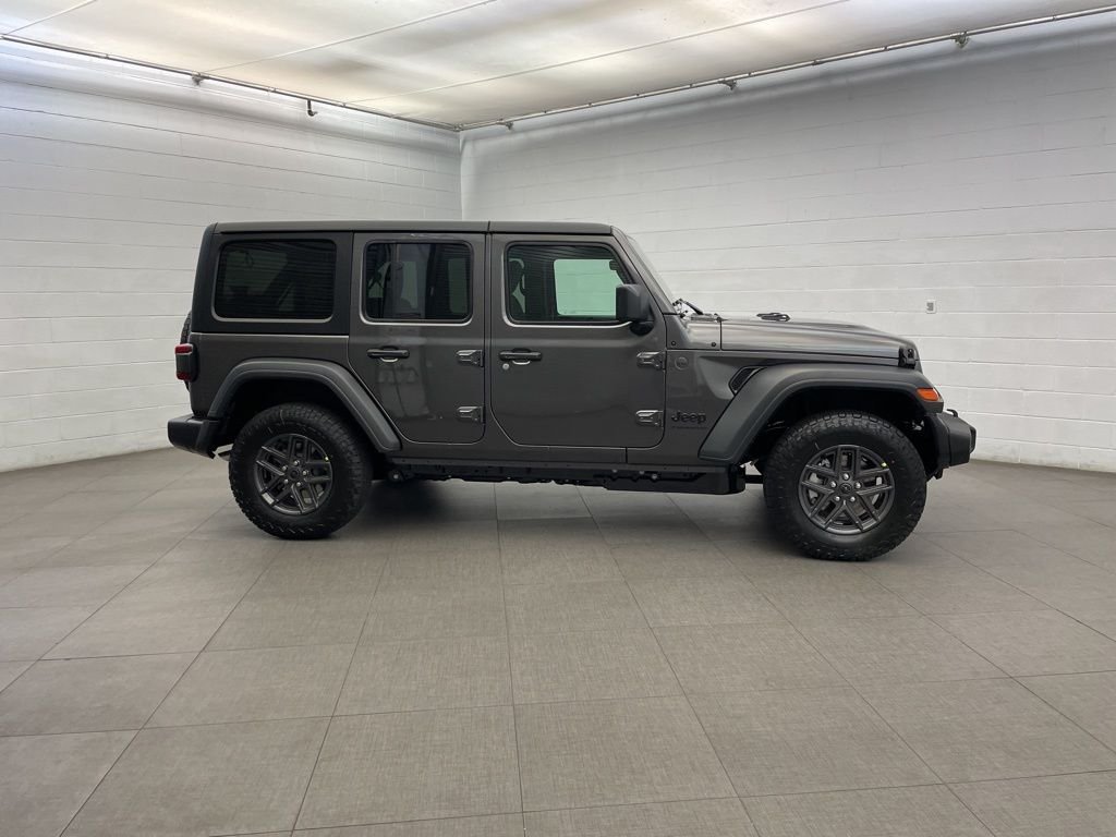 New 2026 Granite Crystal Metallic Clear-Coat Exterior Paint Jeep Sport S image 2