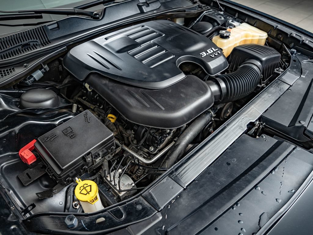 Used 2021 Pitch Black Clearcoat Dodge SXT image 38