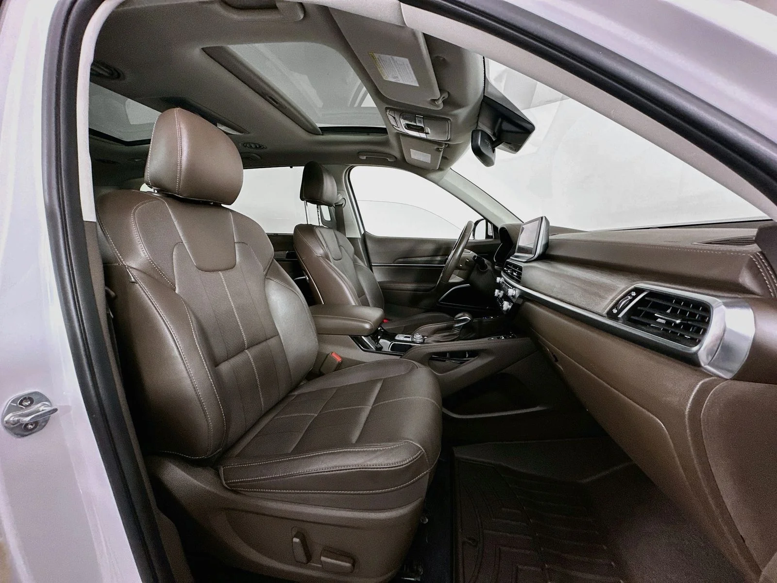 Used 2020 Snow White Pearl Kia SX image 31