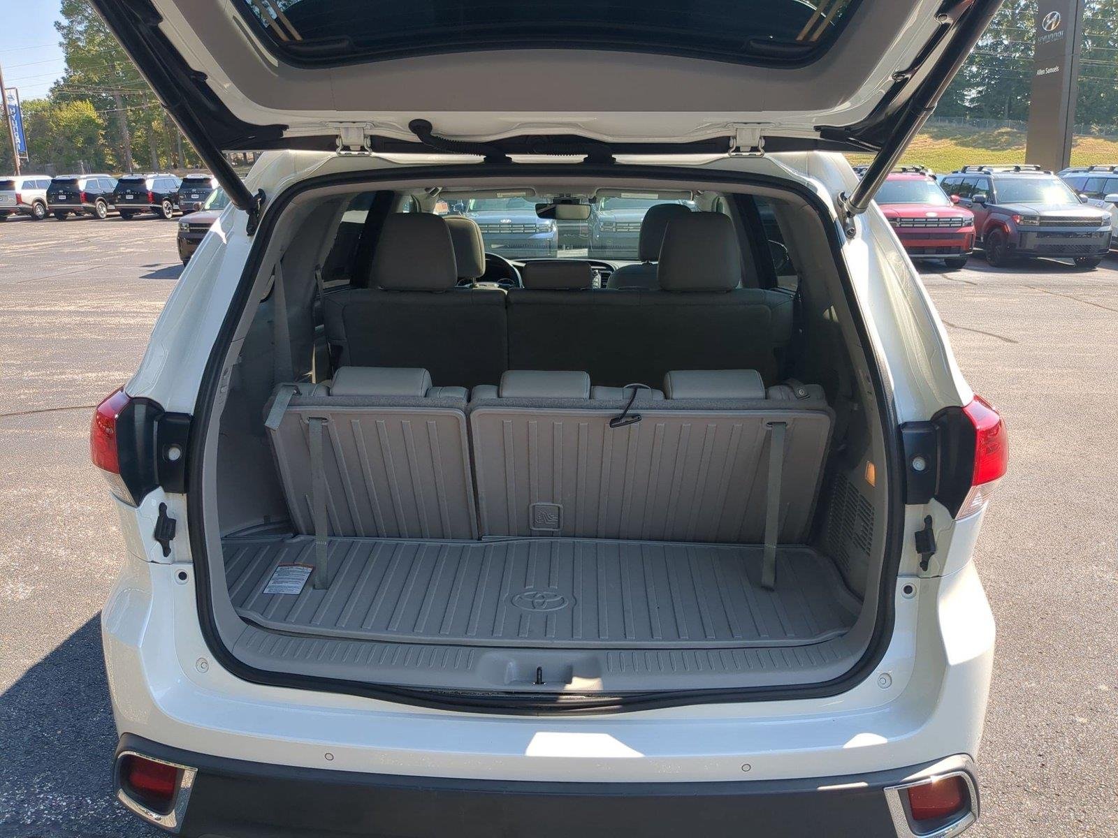 Certified Used 2019 Blizzard Pearl Toyota Limited Platinum image 5
