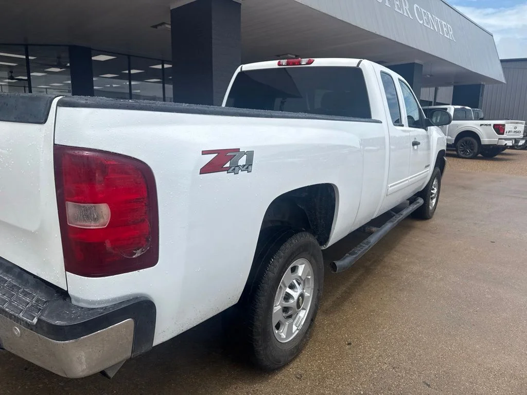 Used 2012 White Chevrolet LT image 4