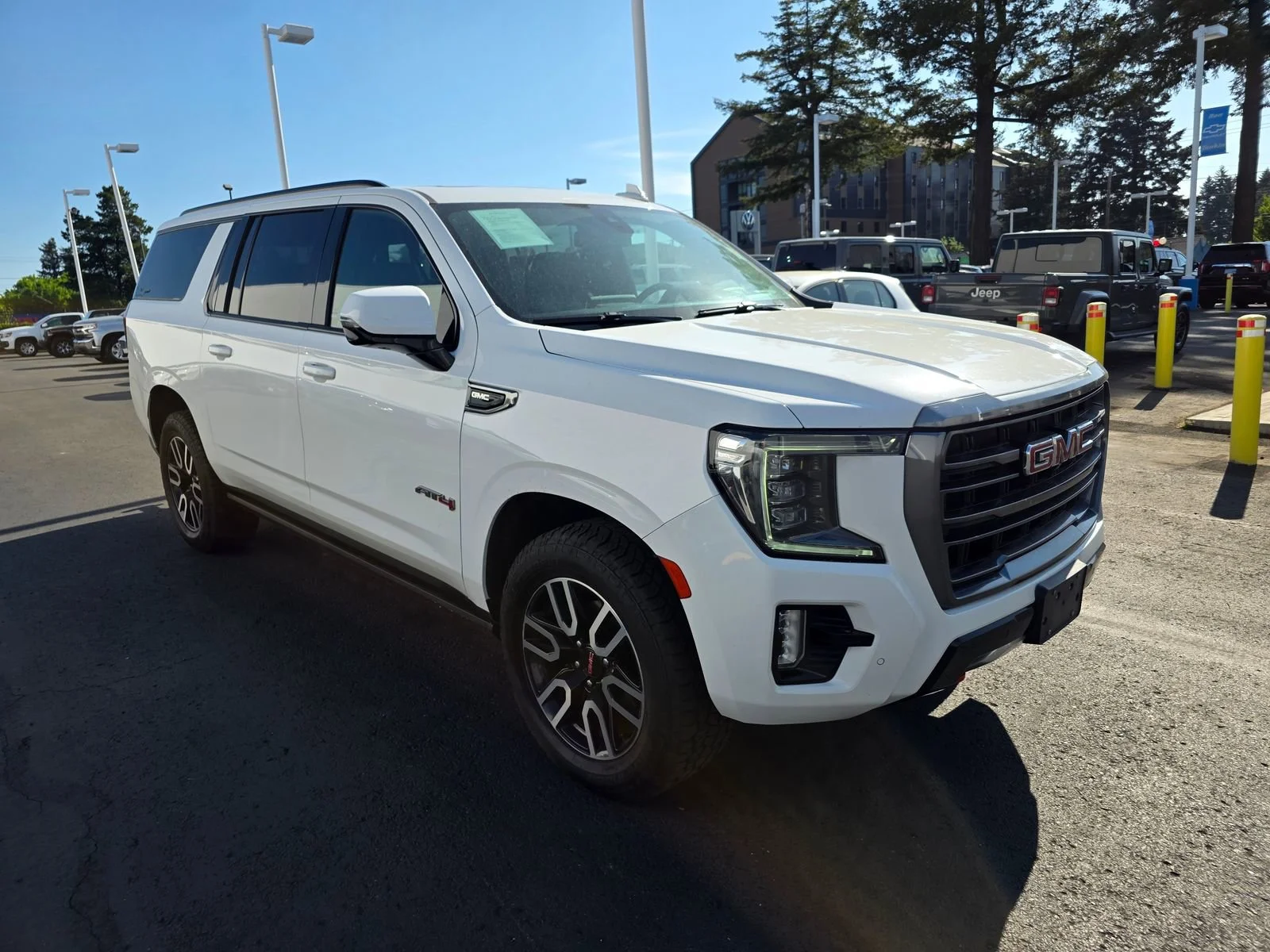 2021 GMC Yukon 4WD AT4's photo
