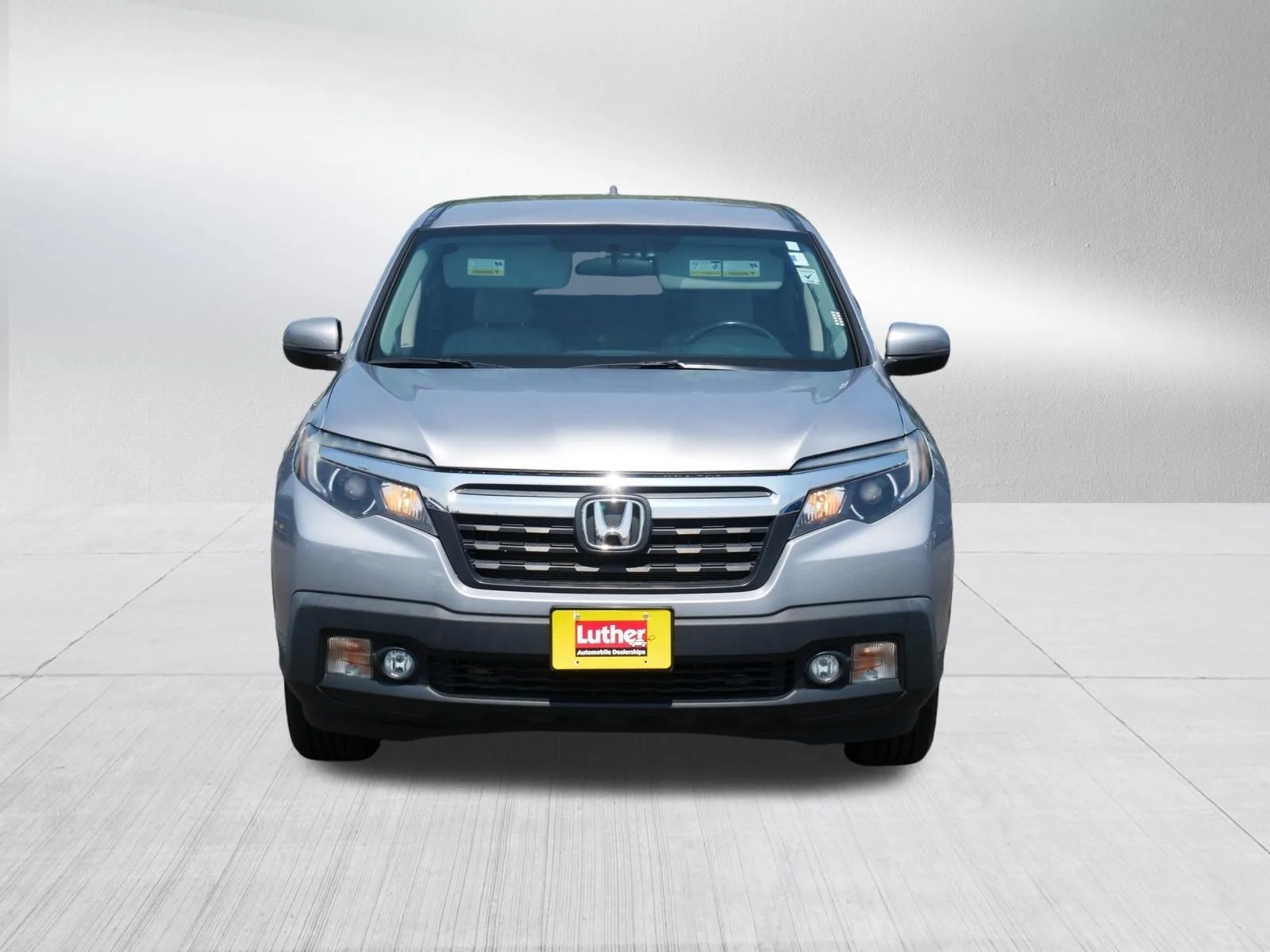 Used 2018 Lunar Silver Metallic Honda RTL image 2