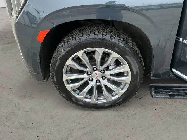 Used 2021 Hunter Green GMC Denali image 14