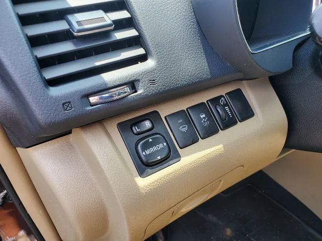 Used 2013 Red Toyota Base image 19