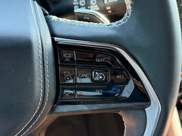 Used 2023 White/off-white Jeep Overland image 35
