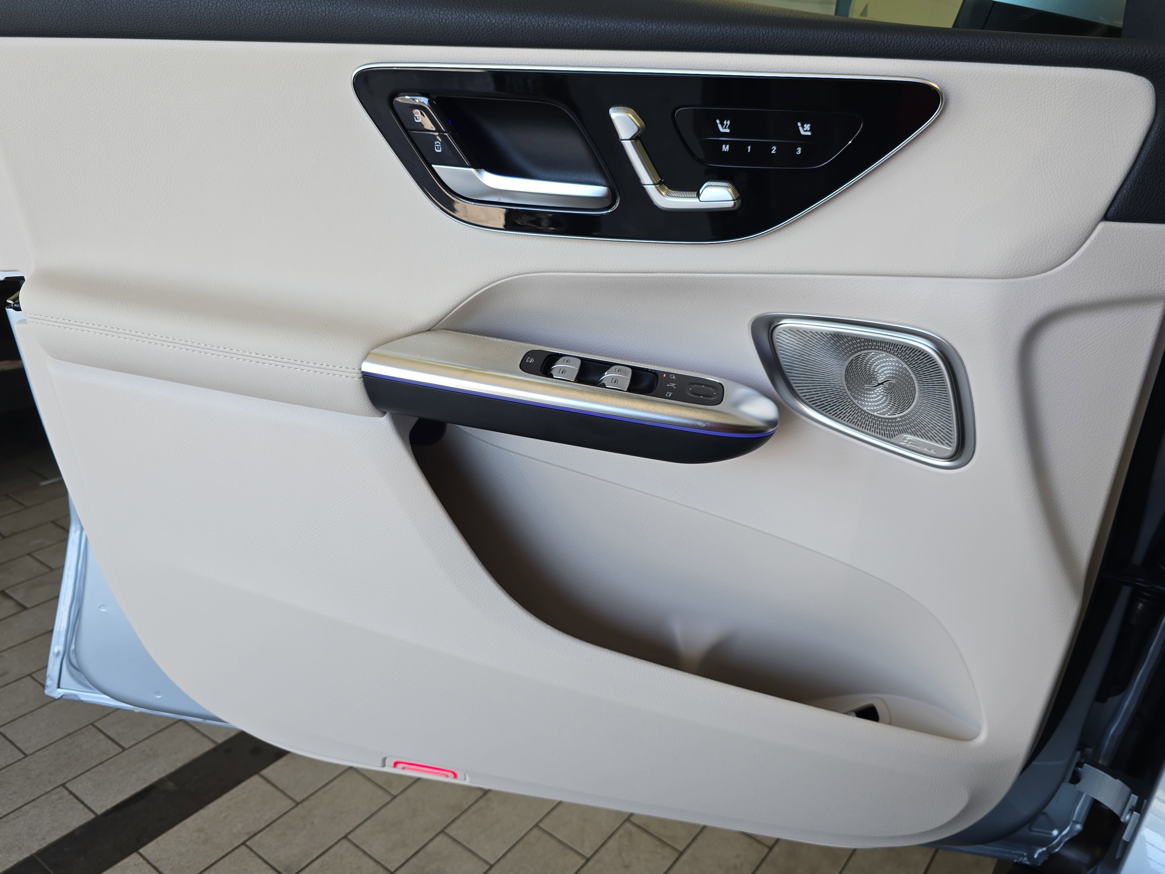 New 2026 Cirrus Silver Metallic Mercedes-Benz GLC300 image 27