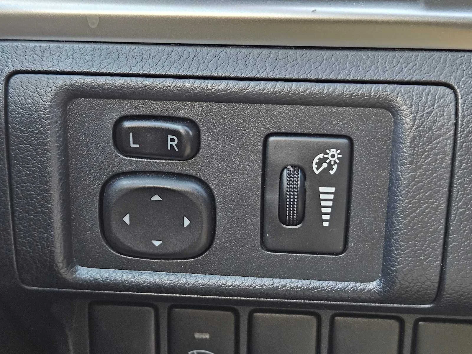 Used 2012 Starfire Pearl Lexus Premium image 16
