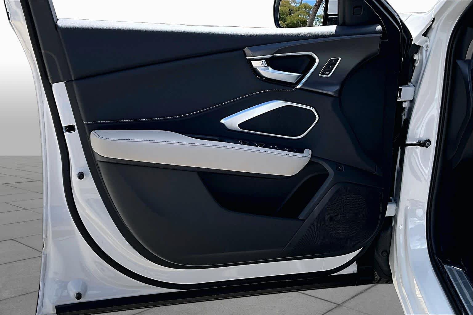 New 2026 Platinum White Pearl Acura  image 10
