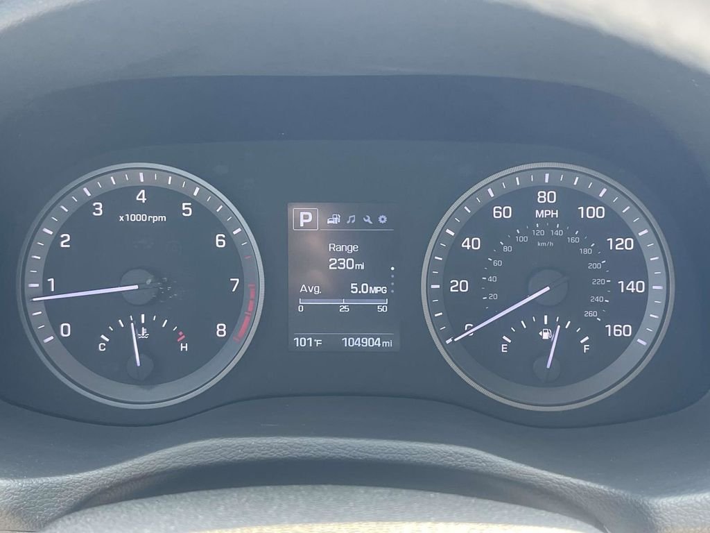 Used 2018 White Hyundai Value image 23