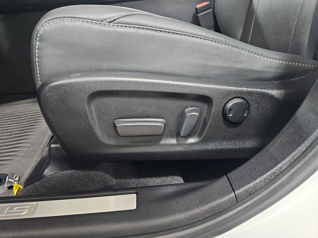 Used 2022 White Lexus 350 image 31