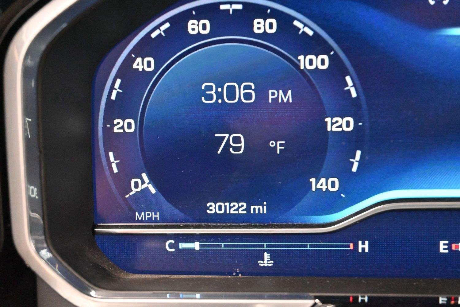 Used 2025 Summit White Chevrolet LT image 21