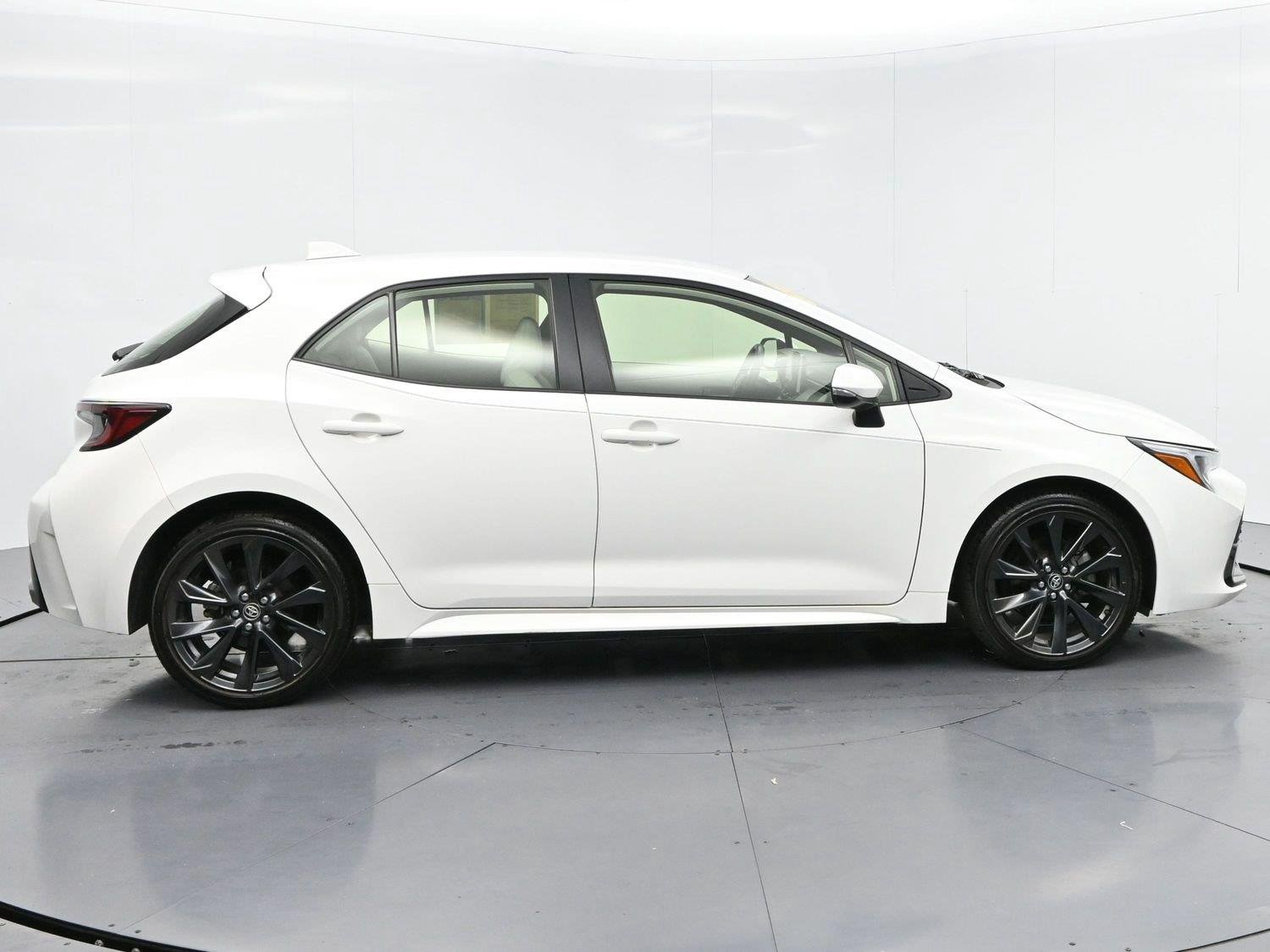 Used 2024 Ice Cap Toyota XSE image 8