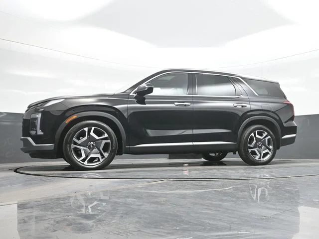 Used 2023 Black Hyundai Limited image 21