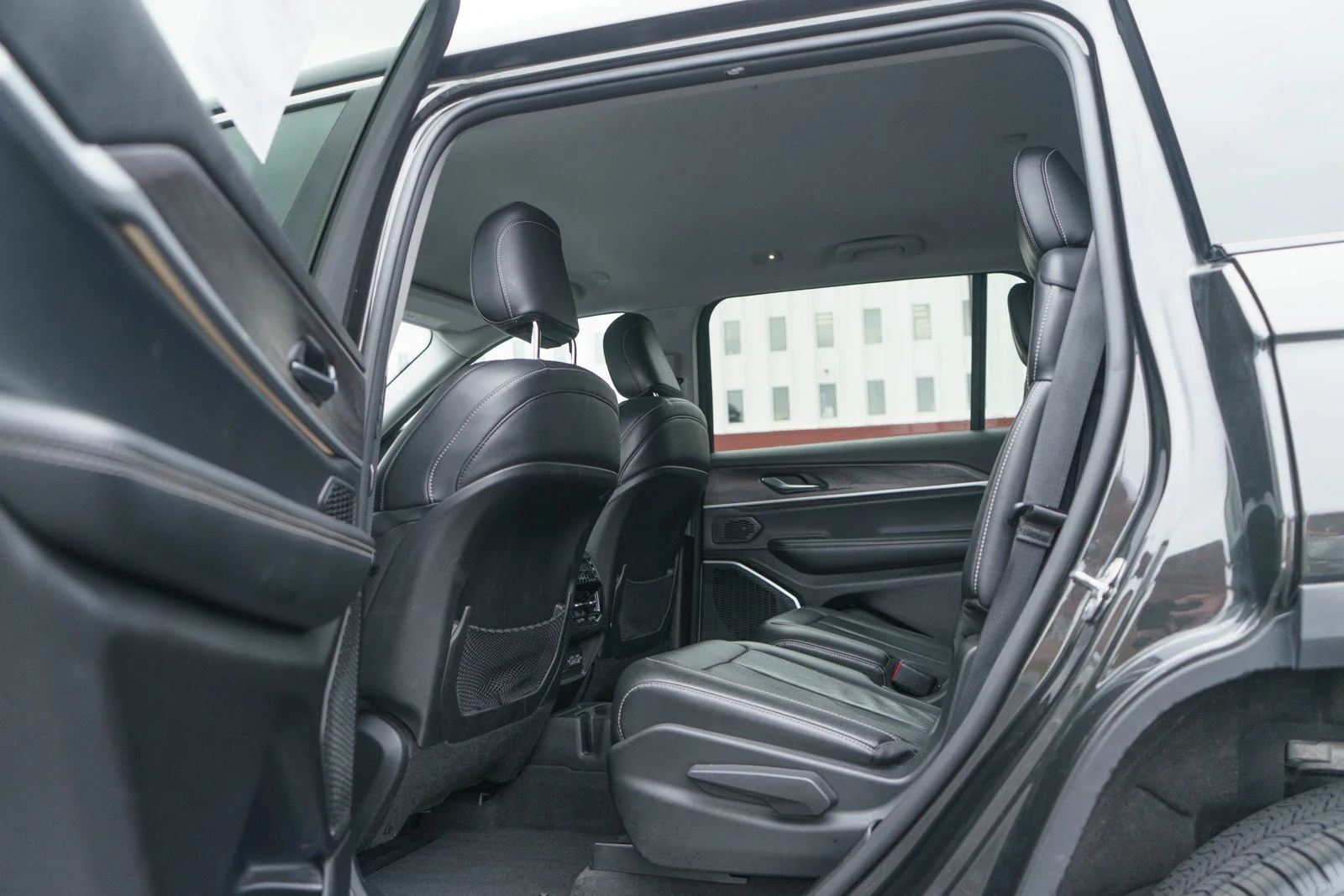 Used 2021 Rocky Mountain Pearlcoat Jeep Limited image 13