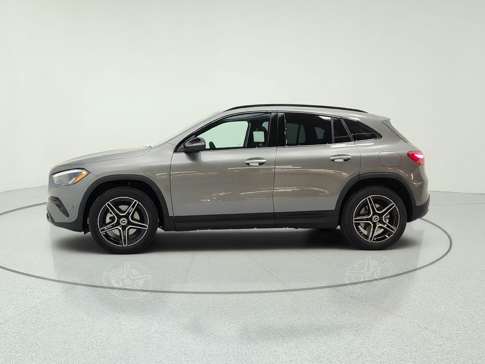 New 2026 Mountain Grey Metallic Mercedes-Benz GLA 250 SUV image 8