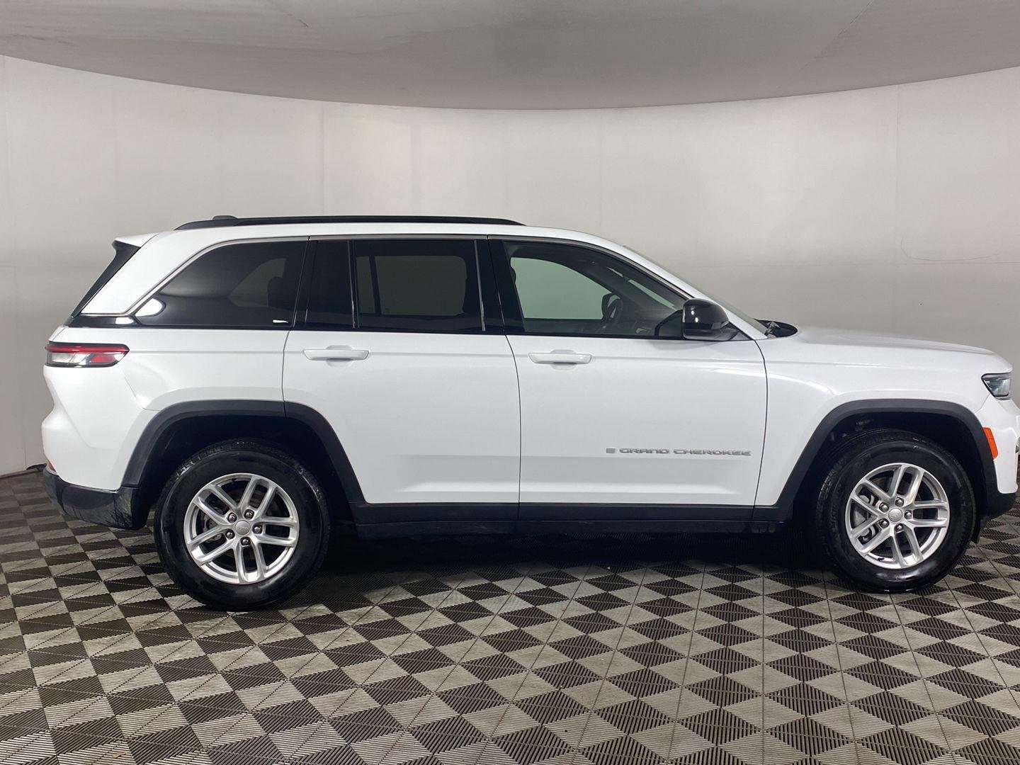 Used 2026 Bright White Clearcoat Jeep Laredo X image 6
