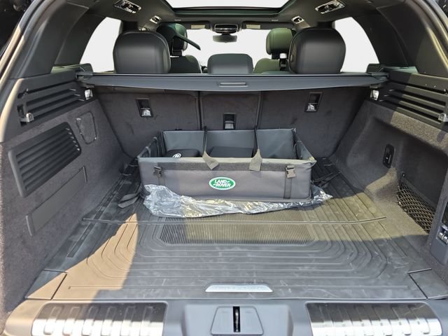 New 2026 Santorini Black Land Rover Dynamic SE image 10