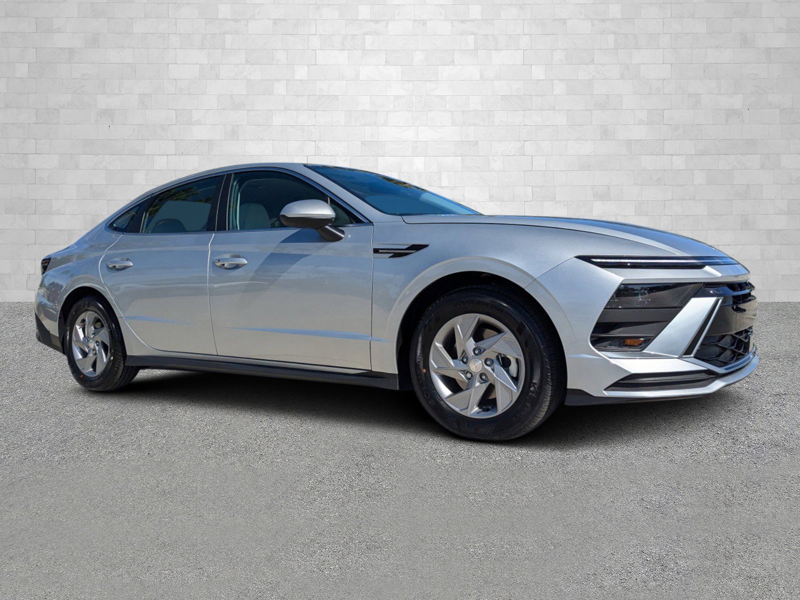 New 2026 Aero Silver Hyundai SE image 1
