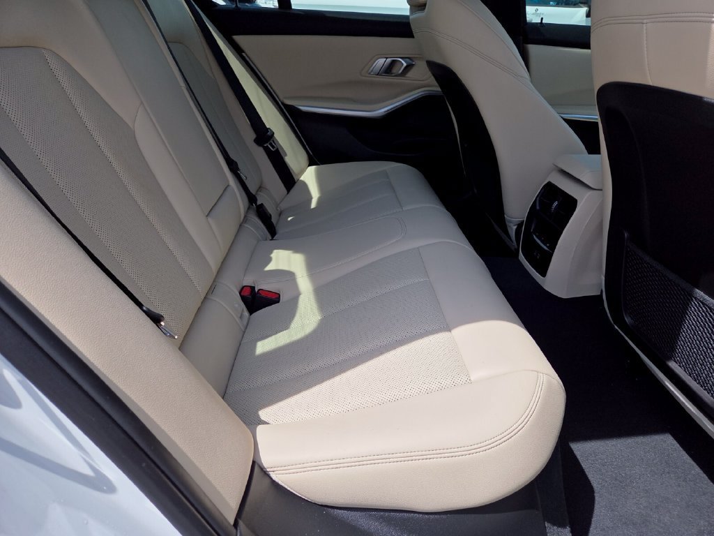 2023 BMW 3 Series 330e - Photo 18