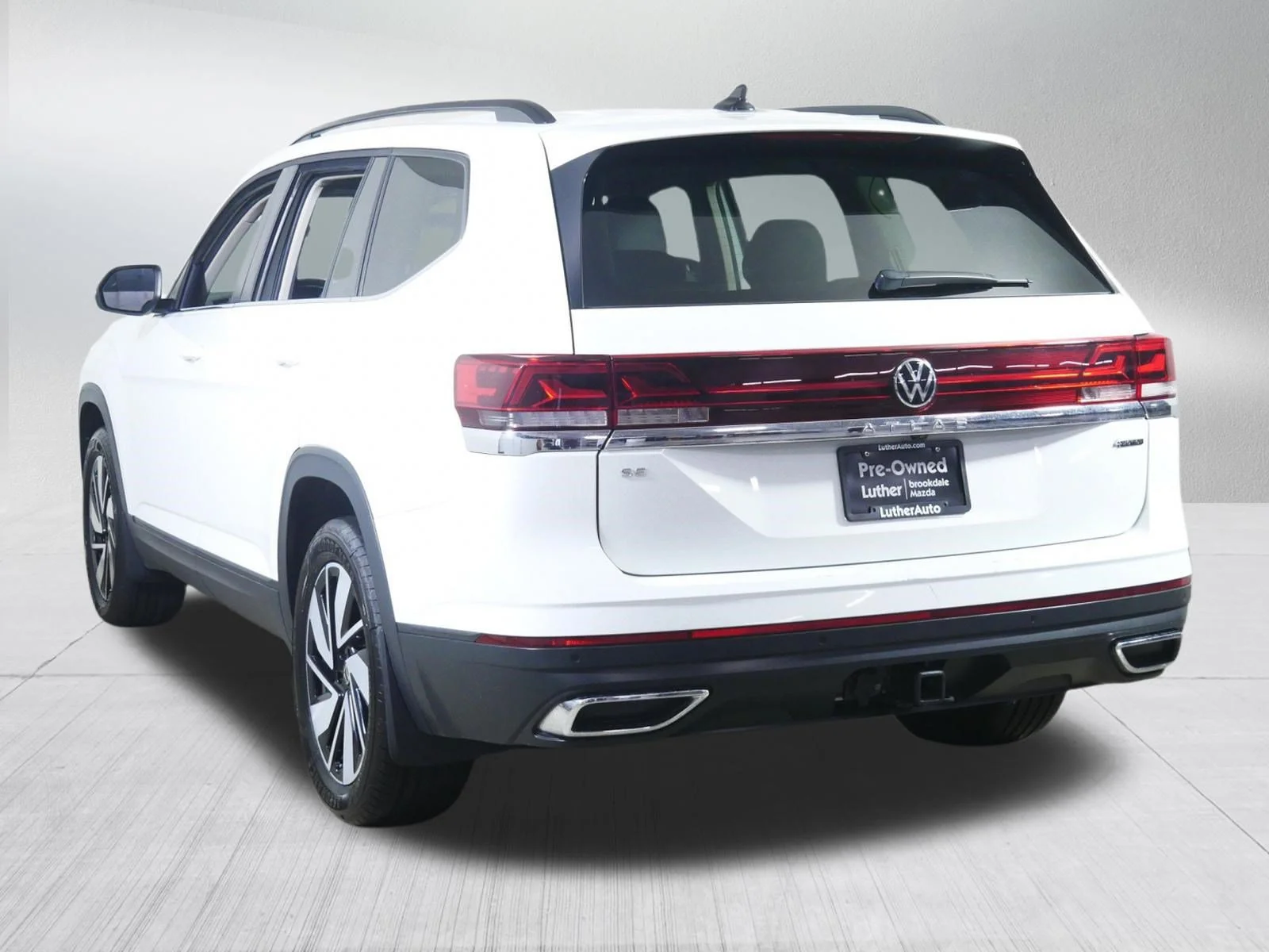 Used 2025 Pure White Volkswagen 2.0T SE w/Technology image 5