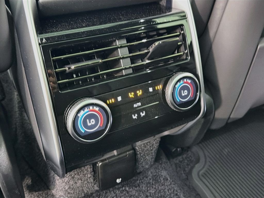 New 2027 Fuji White Land Rover SE image 27