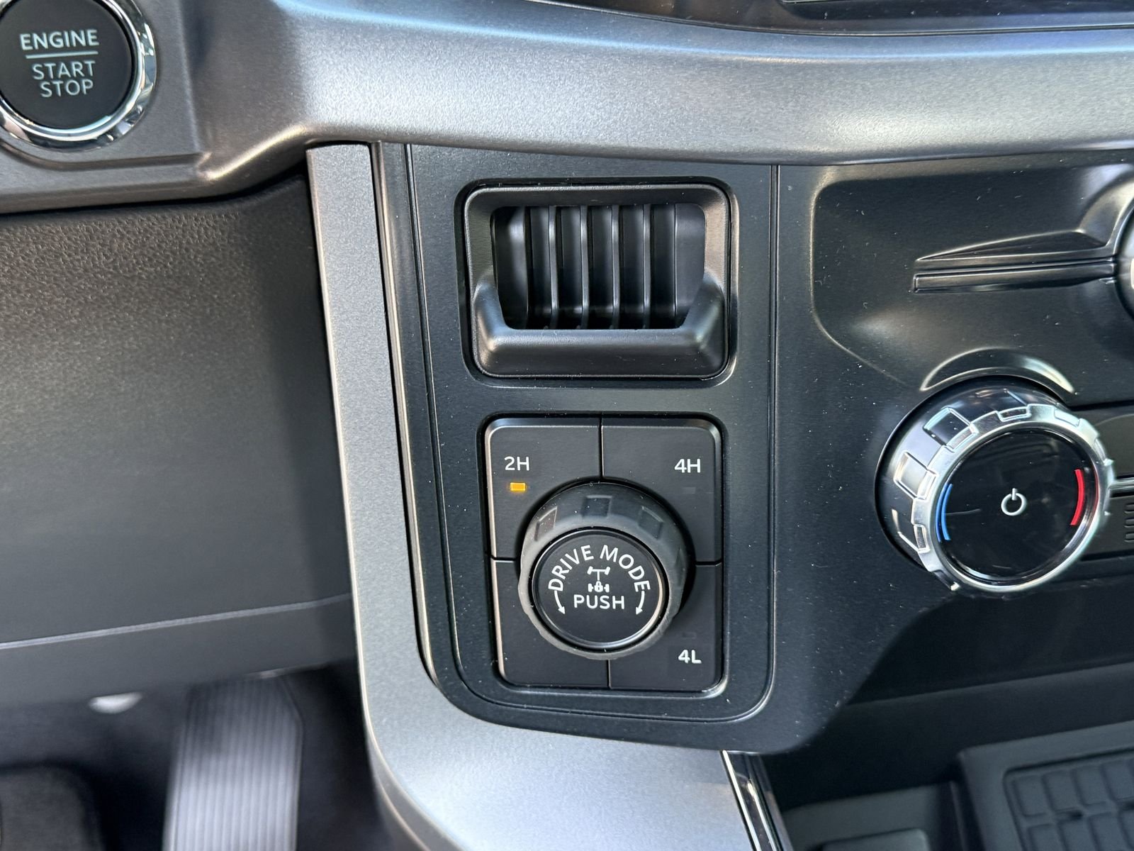 New 2026 Oxford White Ford XLT image 21