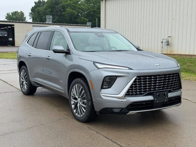 2026 Buick Enclave Avenir AWD's photo
