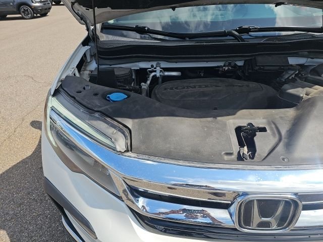 Used 2021 White Honda Touring image 22