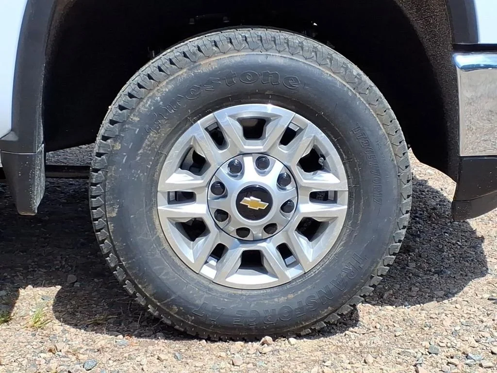 New 2026 Summit White Chevrolet WT image 9