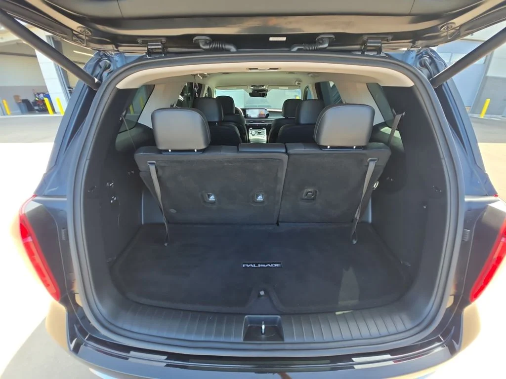 Used 2024 Black Hyundai SEL image 23