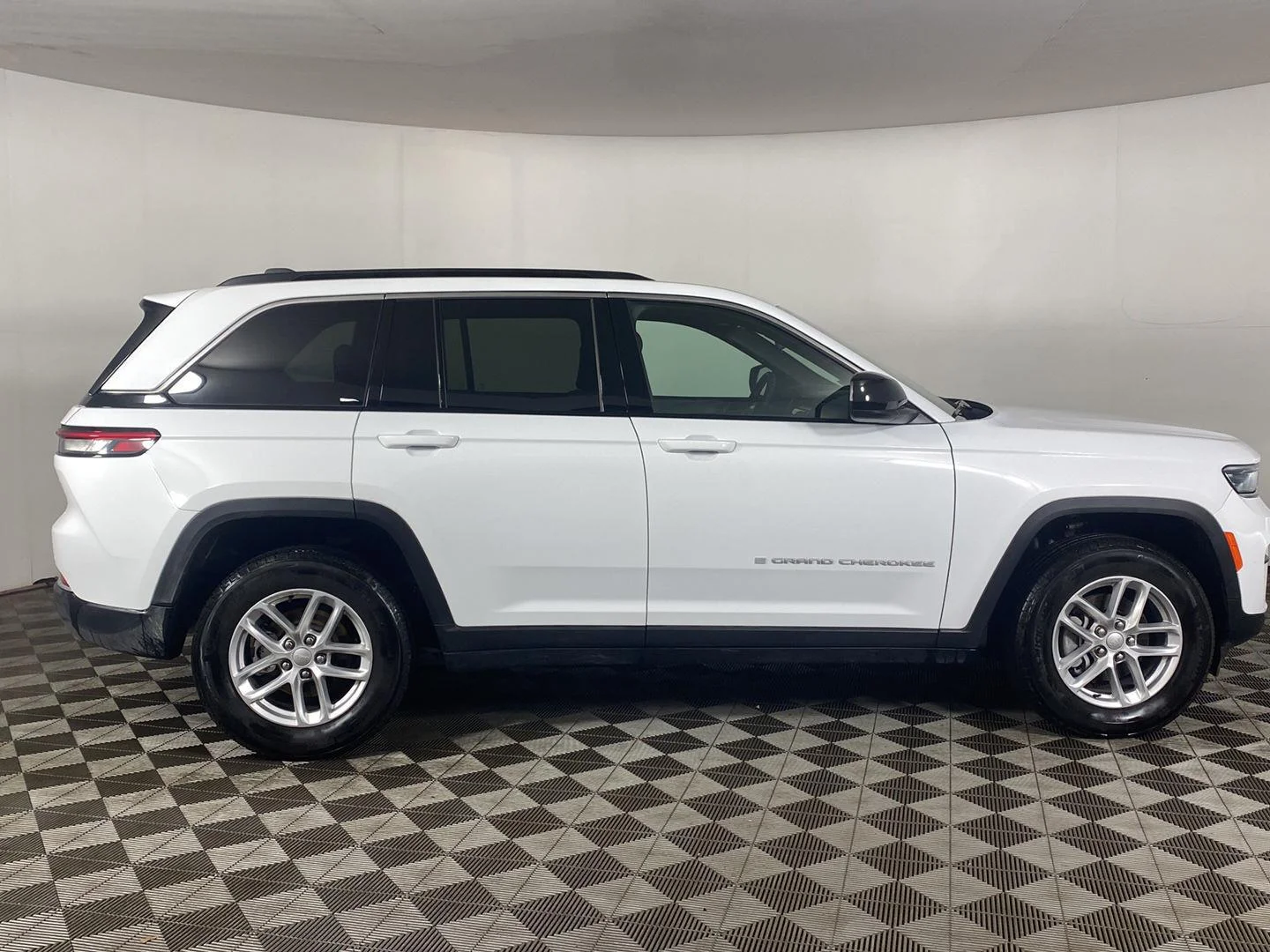 Used 2026 Bright White Clearcoat Jeep Laredo X image 6