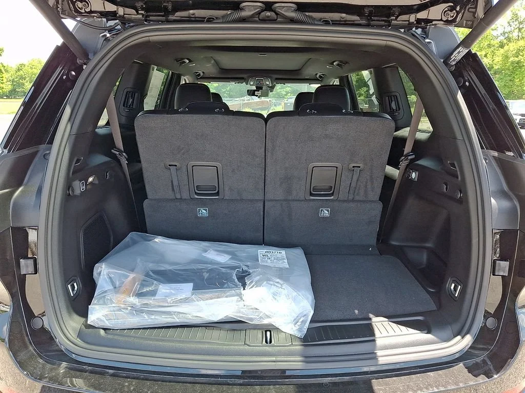 New 2026 Diamond Black Crystal Pearlcoat Jeep Limited image 21