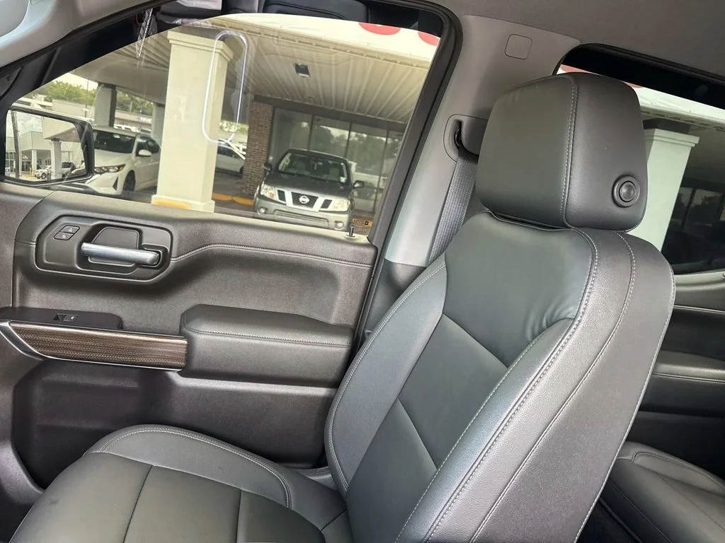 Used 2021 White Chevrolet RST image 32