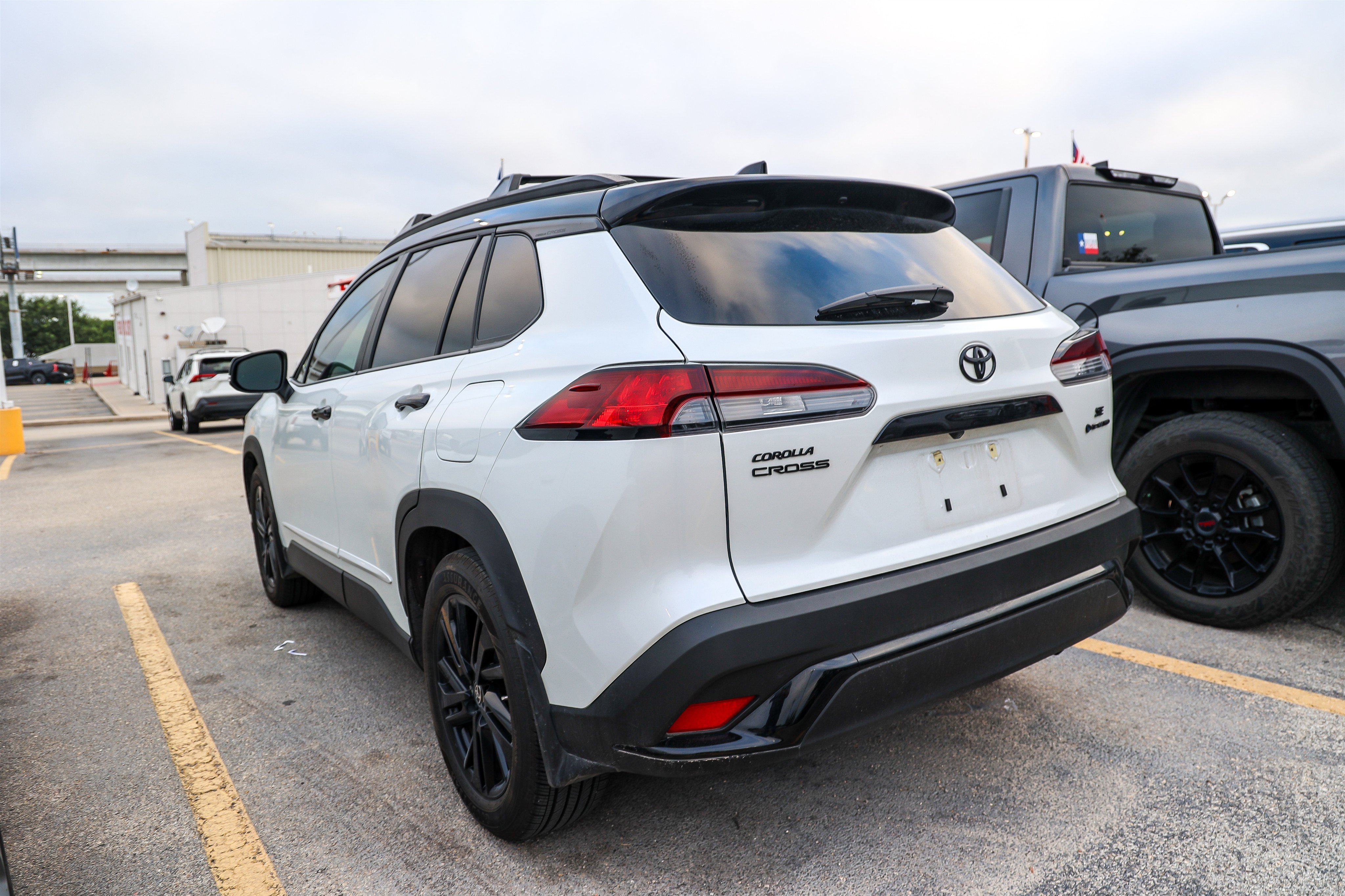 Used 2025 WIND CHILL PEARL/ Toyota Hybrid Nightshade Edition image 9