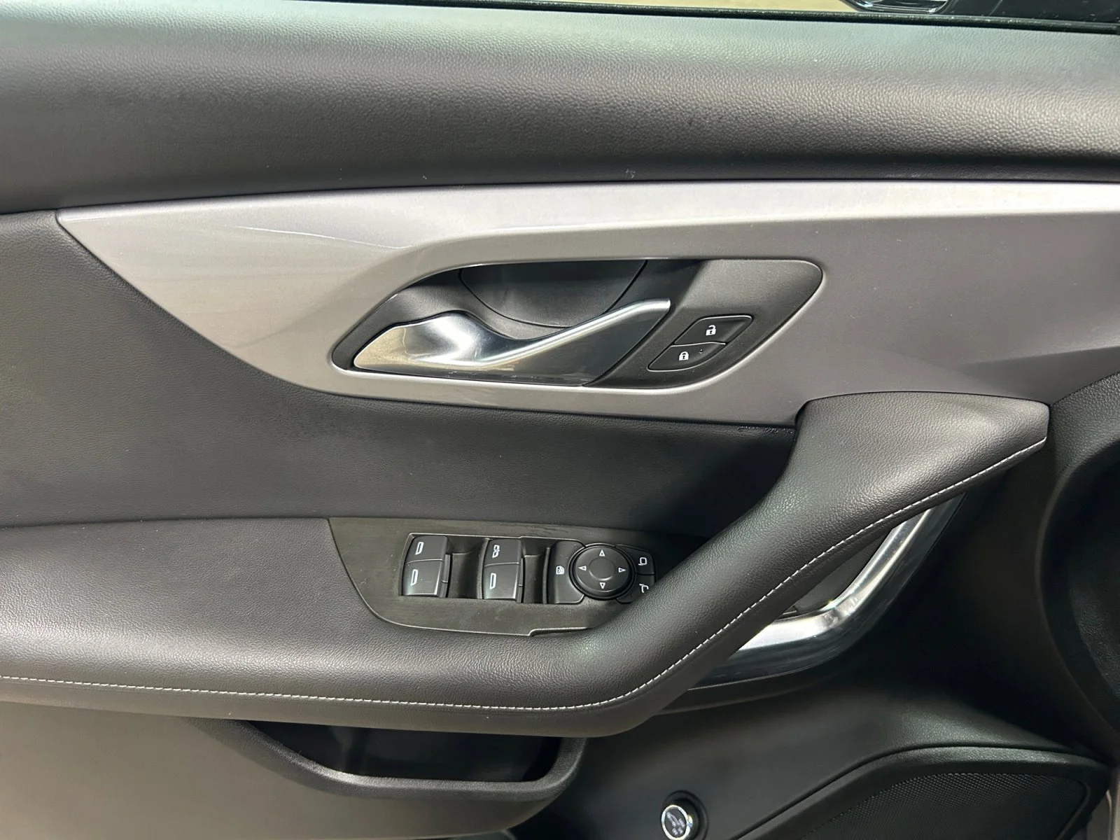 Used 2025 Gray Chevrolet LT AWD image 17