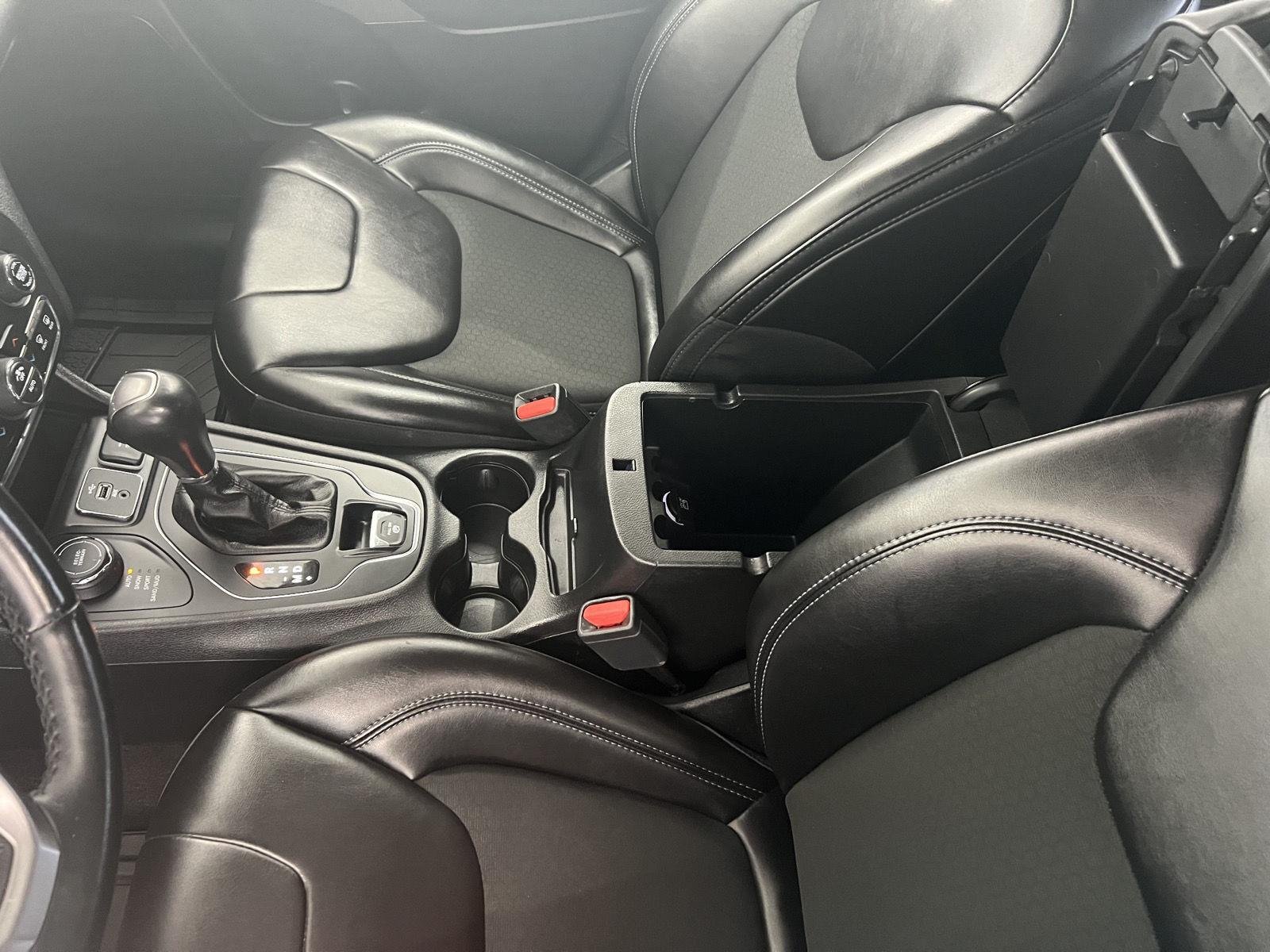 2019 Jeep Cherokee Latitude Plus - Photo 18