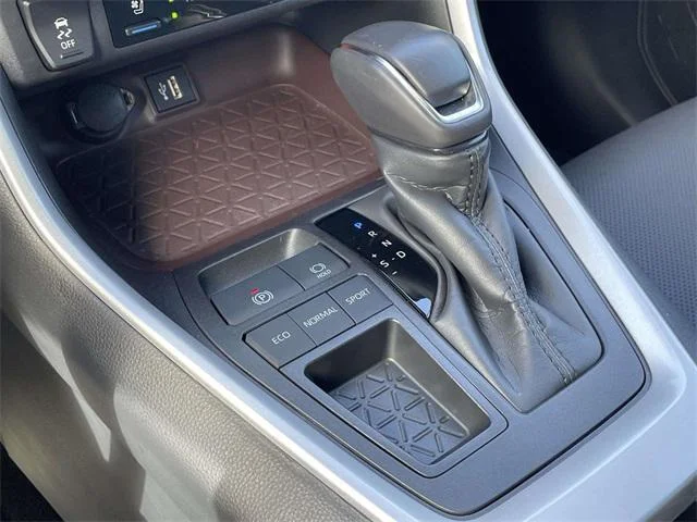 2025 Toyota RAV4 Limited - Photo 31