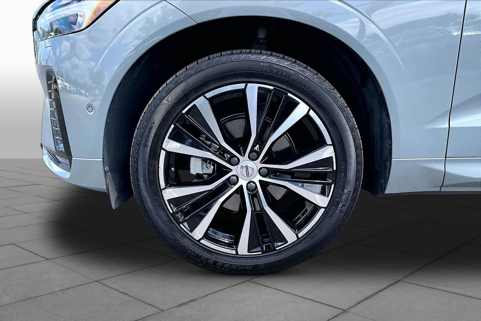 Used 2025 Vapour Grey Metallic Volvo Plus image 11