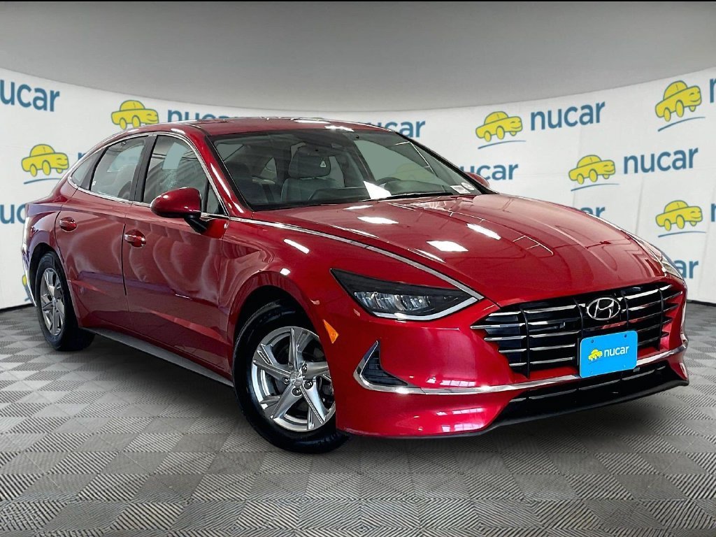 Used 2022 Red Hyundai SE image 1