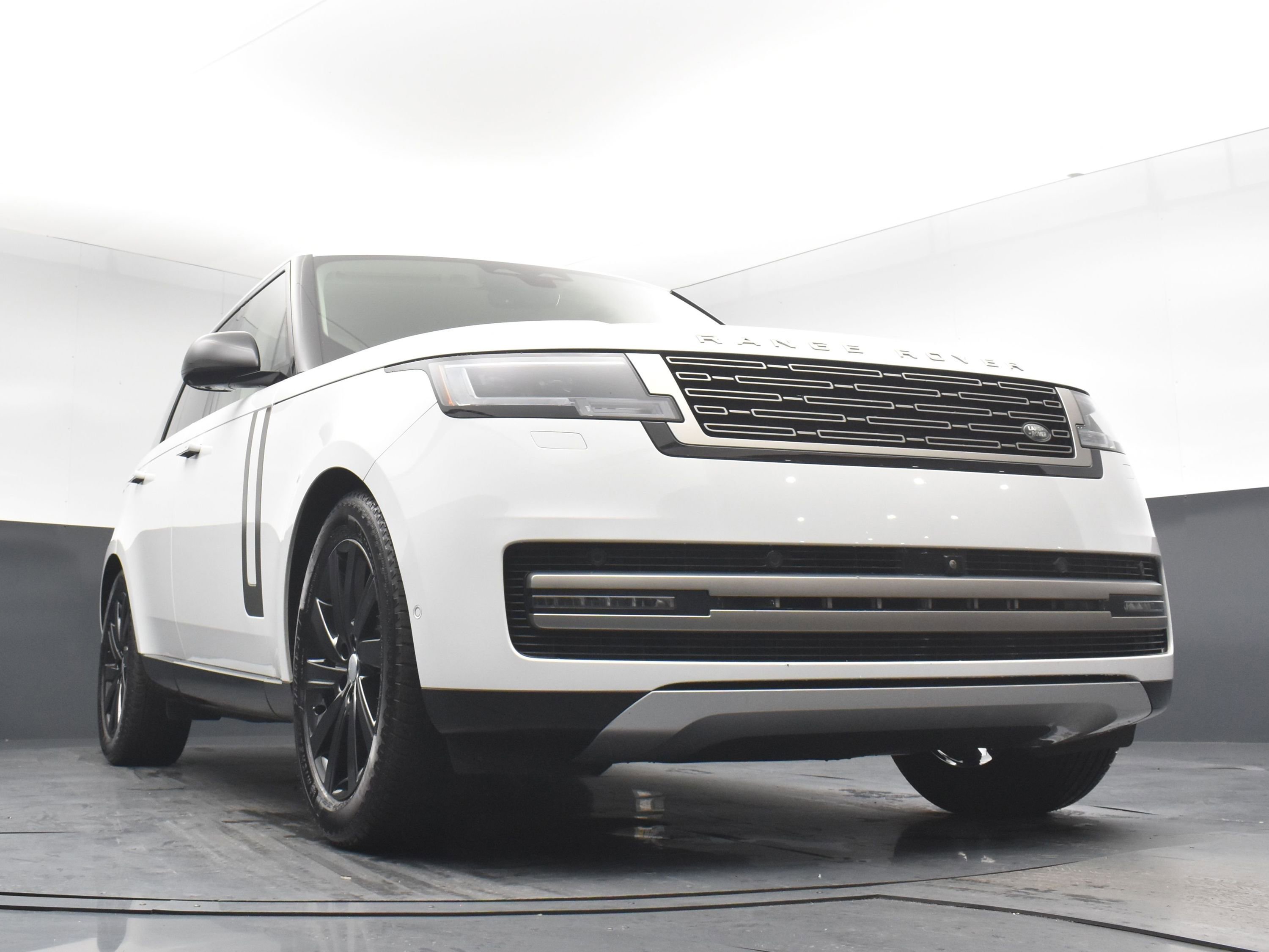 Certified Used 2024 White Land Rover SE image 21