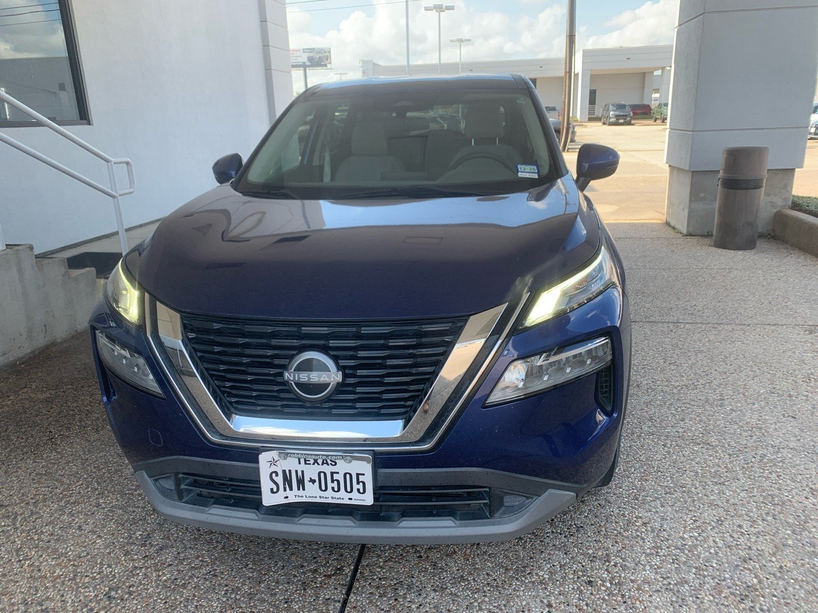 Used 2022 Caspian Blue Metallic Nissan SV image 3