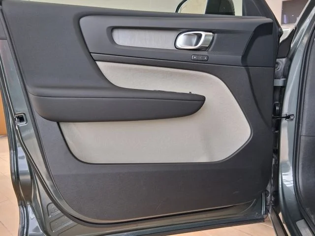 2026 Volvo XC40 Plus - Photo 19