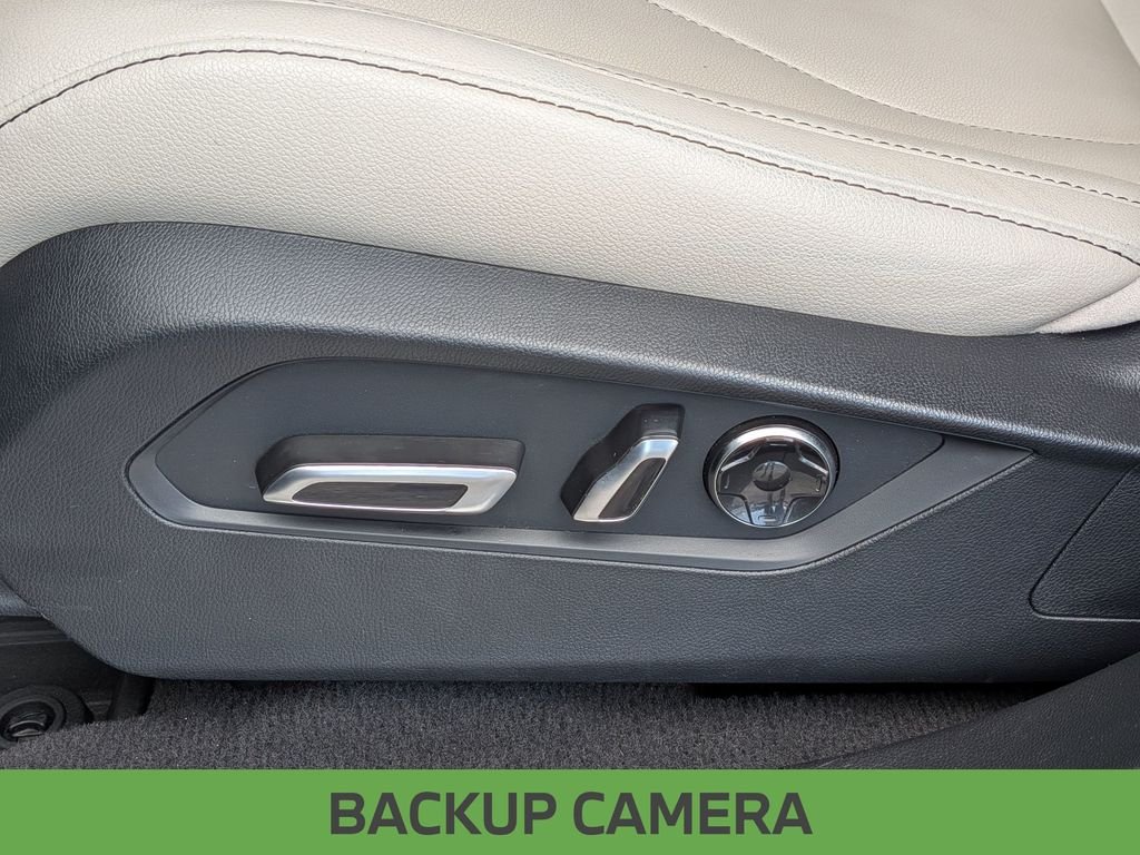 Used 2025  Acura Base image 18