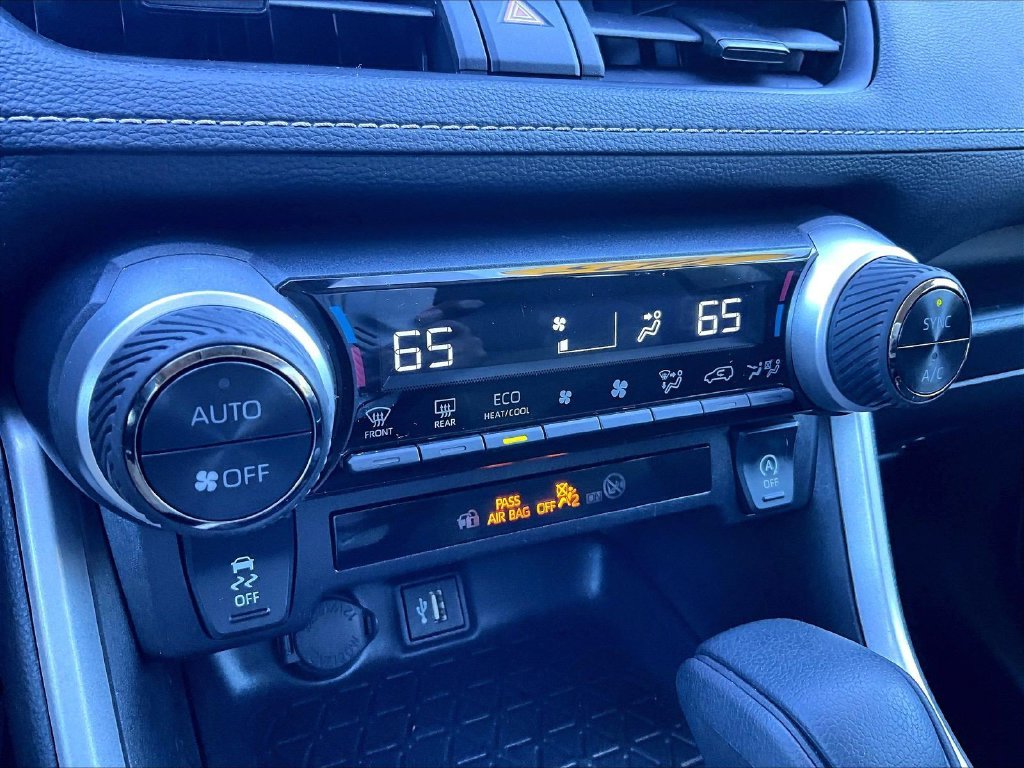 Used 2025  Toyota XLE image 26