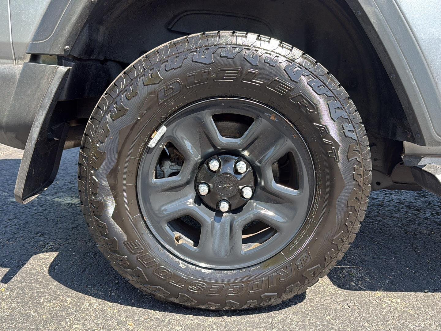 Used 2019 Billet Silver Metallic Clearcoat Jeep Sport image 20