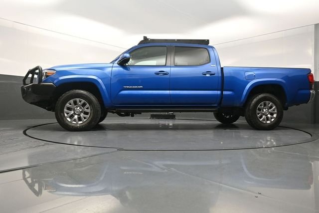 Used 2018 Blue Toyota SR5 image 34